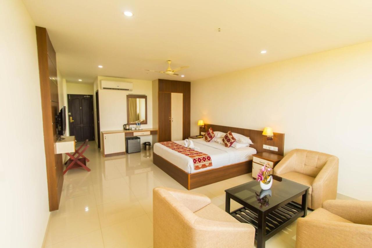 Miracle Residency Hotel Kizhake Chālakudi Kültér fotó