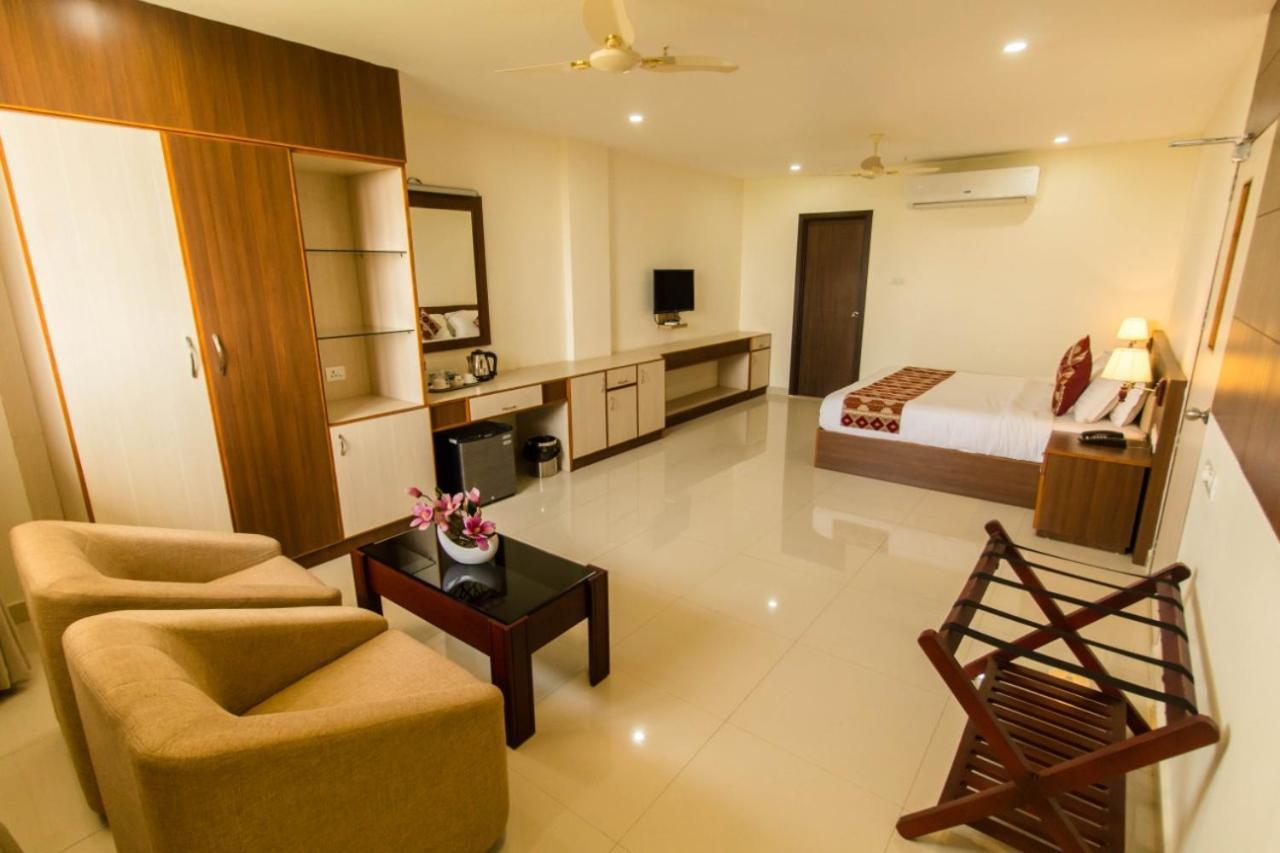 Miracle Residency Hotel Kizhake Chālakudi Kültér fotó