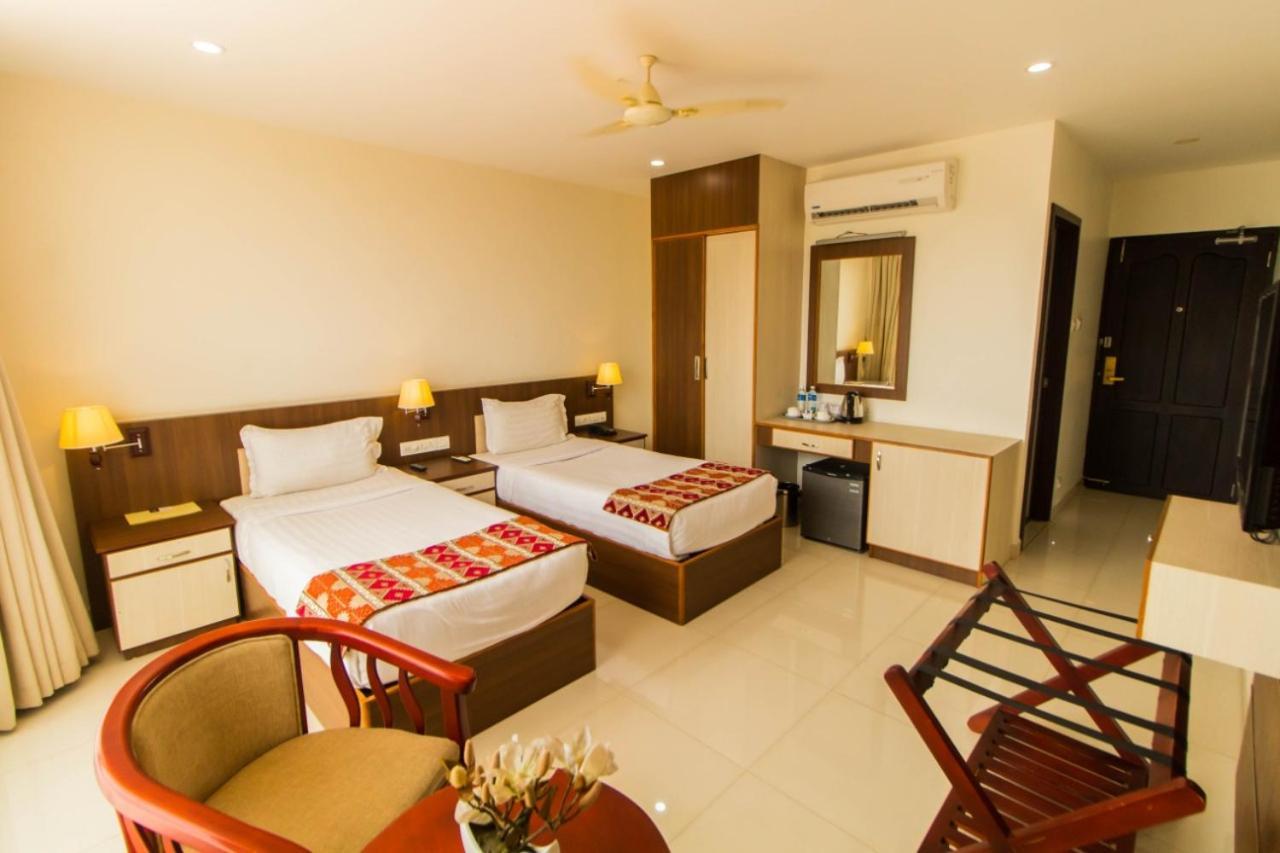 Miracle Residency Hotel Kizhake Chālakudi Kültér fotó