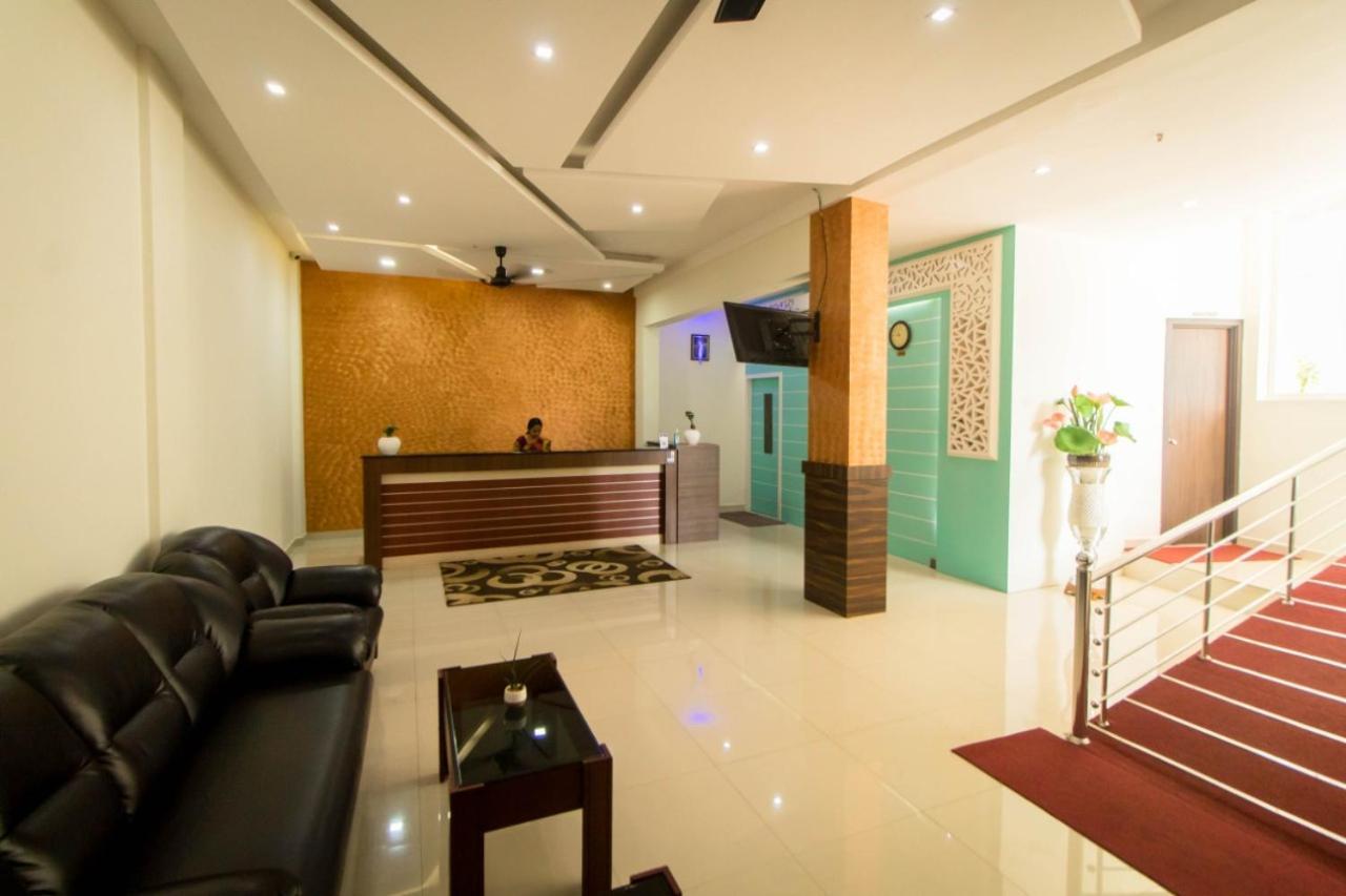 Miracle Residency Hotel Kizhake Chālakudi Kültér fotó
