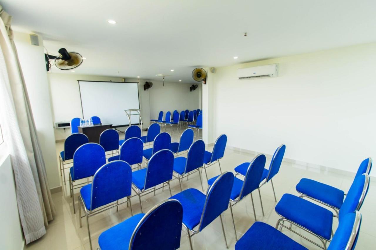 Miracle Residency Hotel Kizhake Chālakudi Kültér fotó