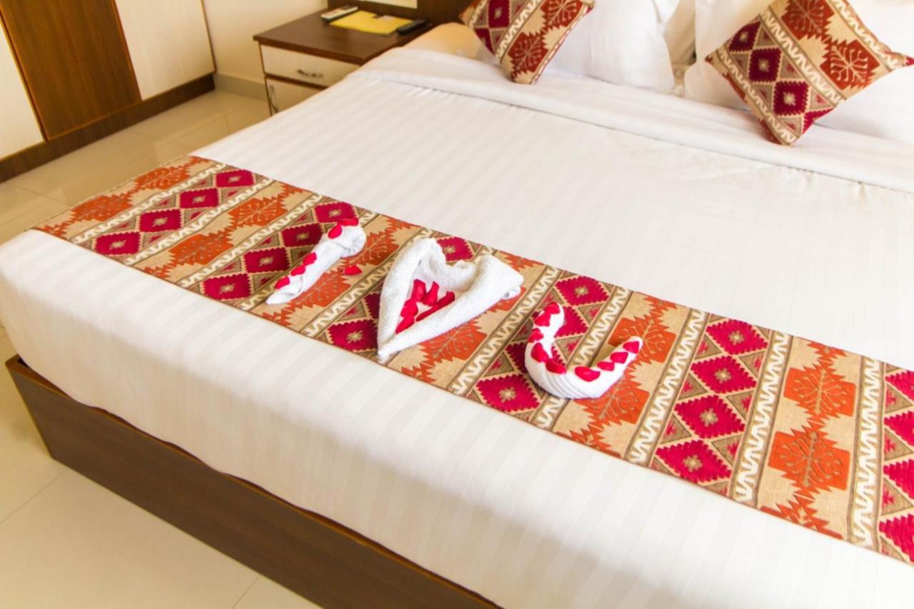 Miracle Residency Hotel Kizhake Chālakudi Kültér fotó