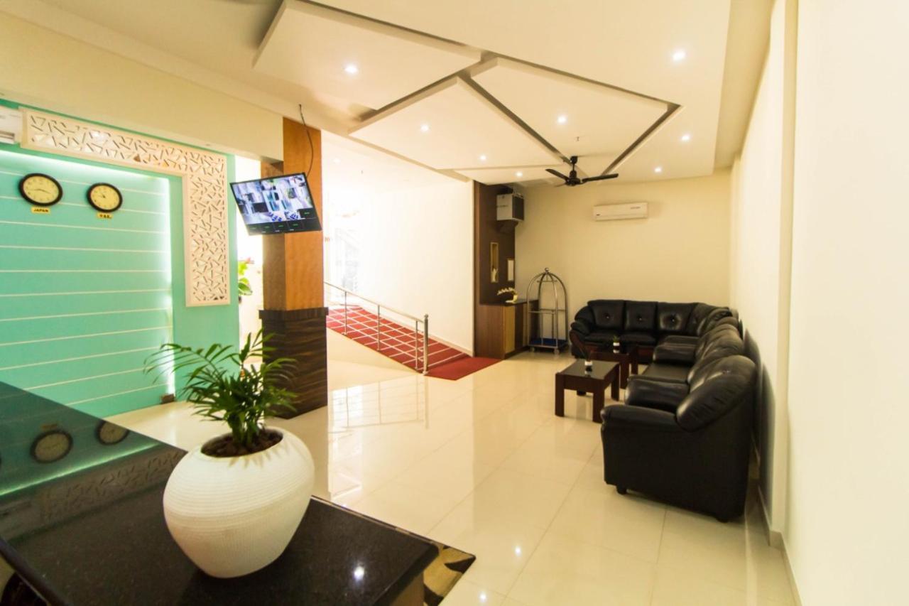 Miracle Residency Hotel Kizhake Chālakudi Kültér fotó