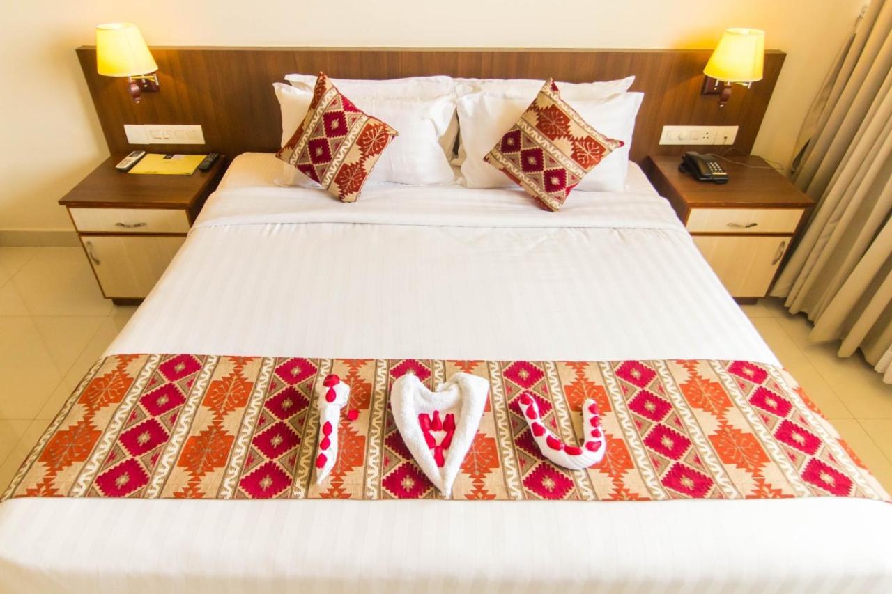Miracle Residency Hotel Kizhake Chālakudi Kültér fotó