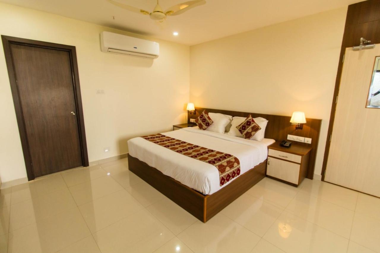 Miracle Residency Hotel Kizhake Chālakudi Kültér fotó