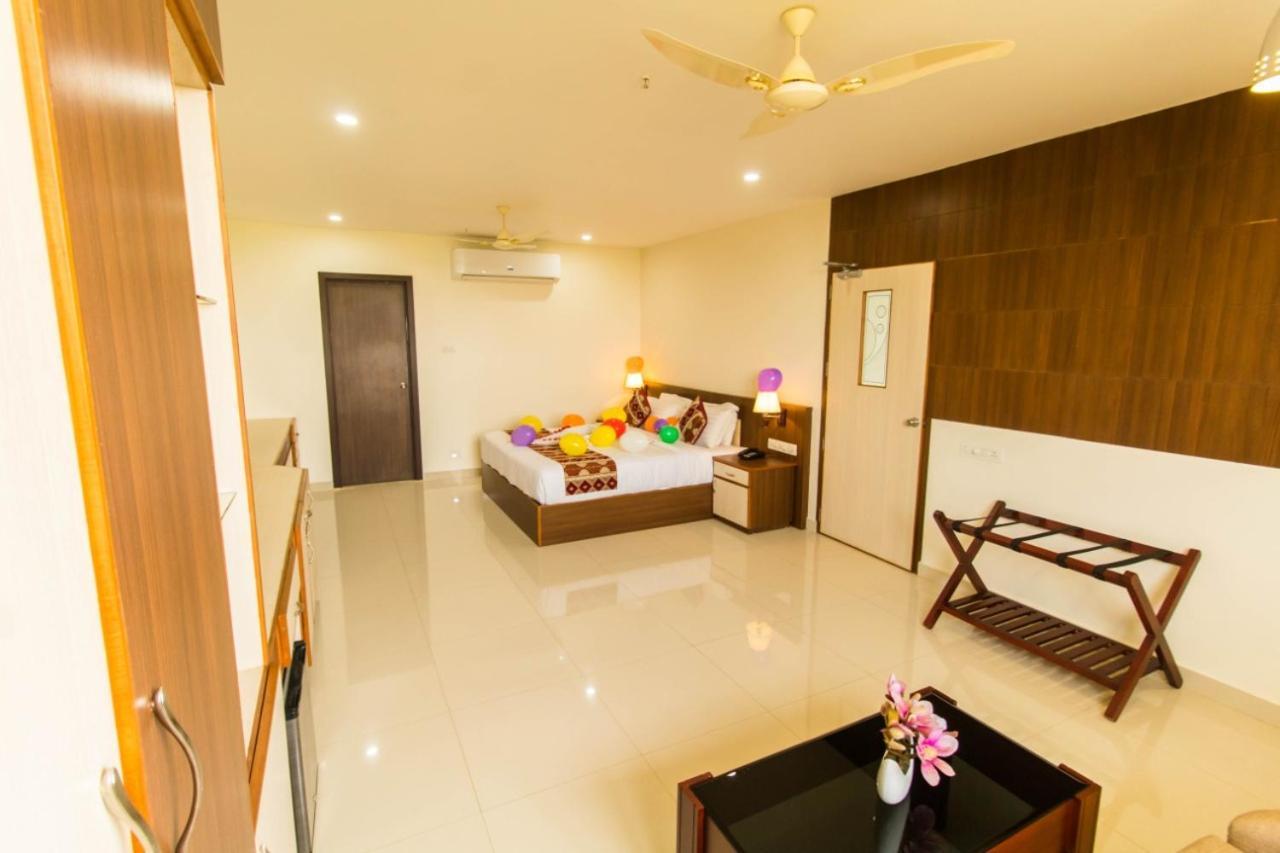 Miracle Residency Hotel Kizhake Chālakudi Kültér fotó