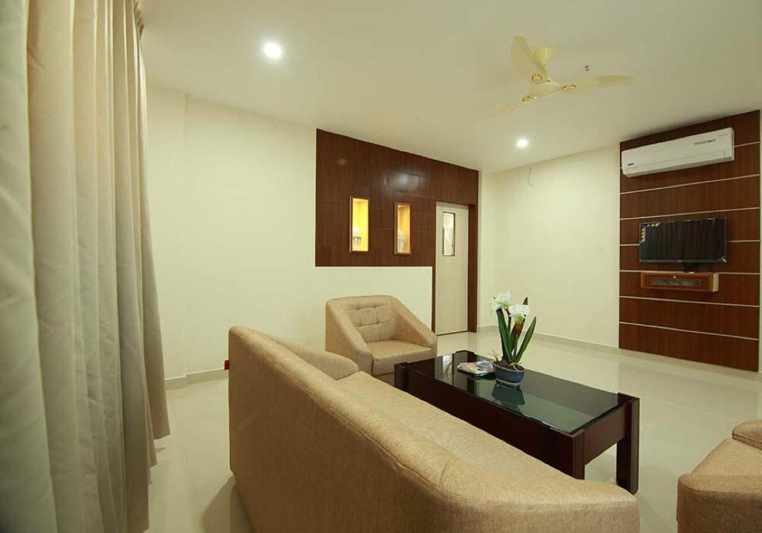 Miracle Residency Hotel Kizhake Chālakudi Kültér fotó