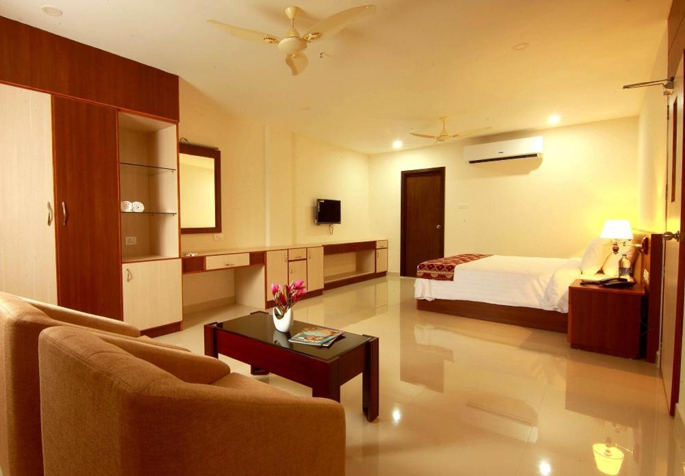 Miracle Residency Hotel Kizhake Chālakudi Kültér fotó