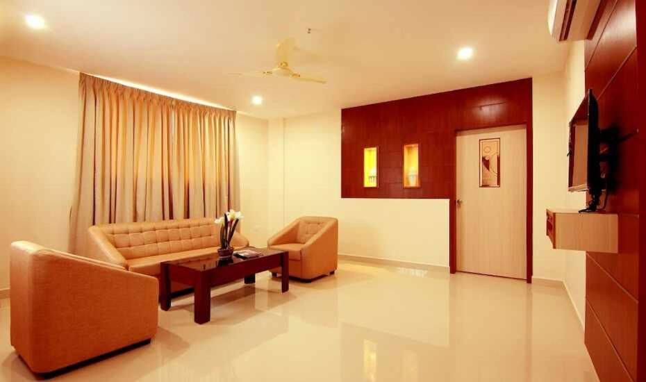 Miracle Residency Hotel Kizhake Chālakudi Kültér fotó