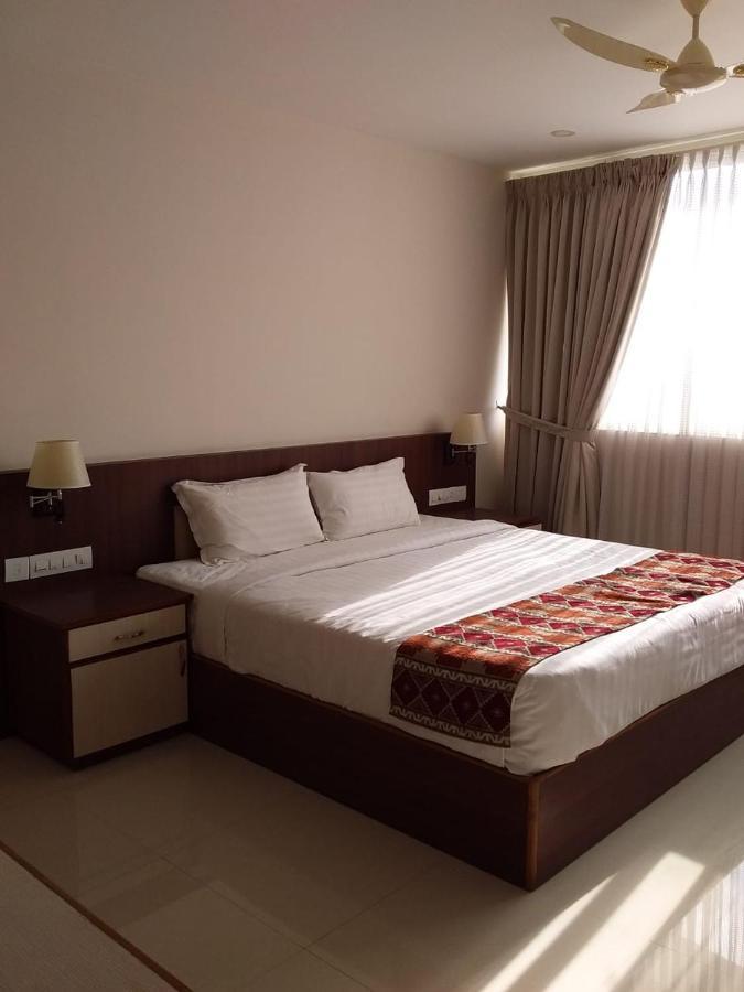 Miracle Residency Hotel Kizhake Chālakudi Kültér fotó